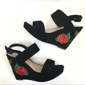 Rose embroidered black wedges strap 5” heels 10